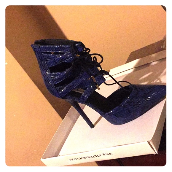Steve Madden Shoes - SOLD Steve Madden Spiral Blu Snake Heels